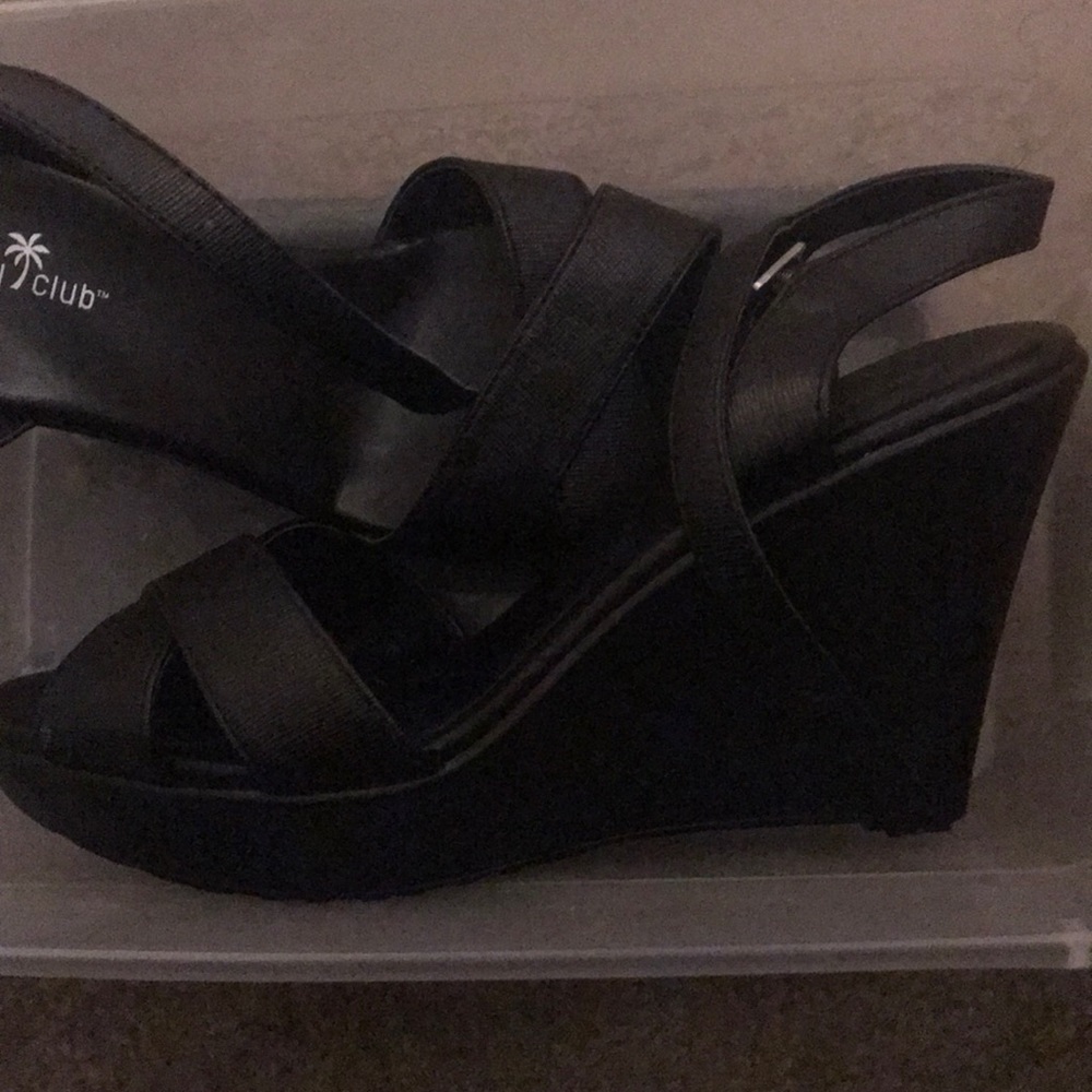 Never worn - Picture 2 of 2